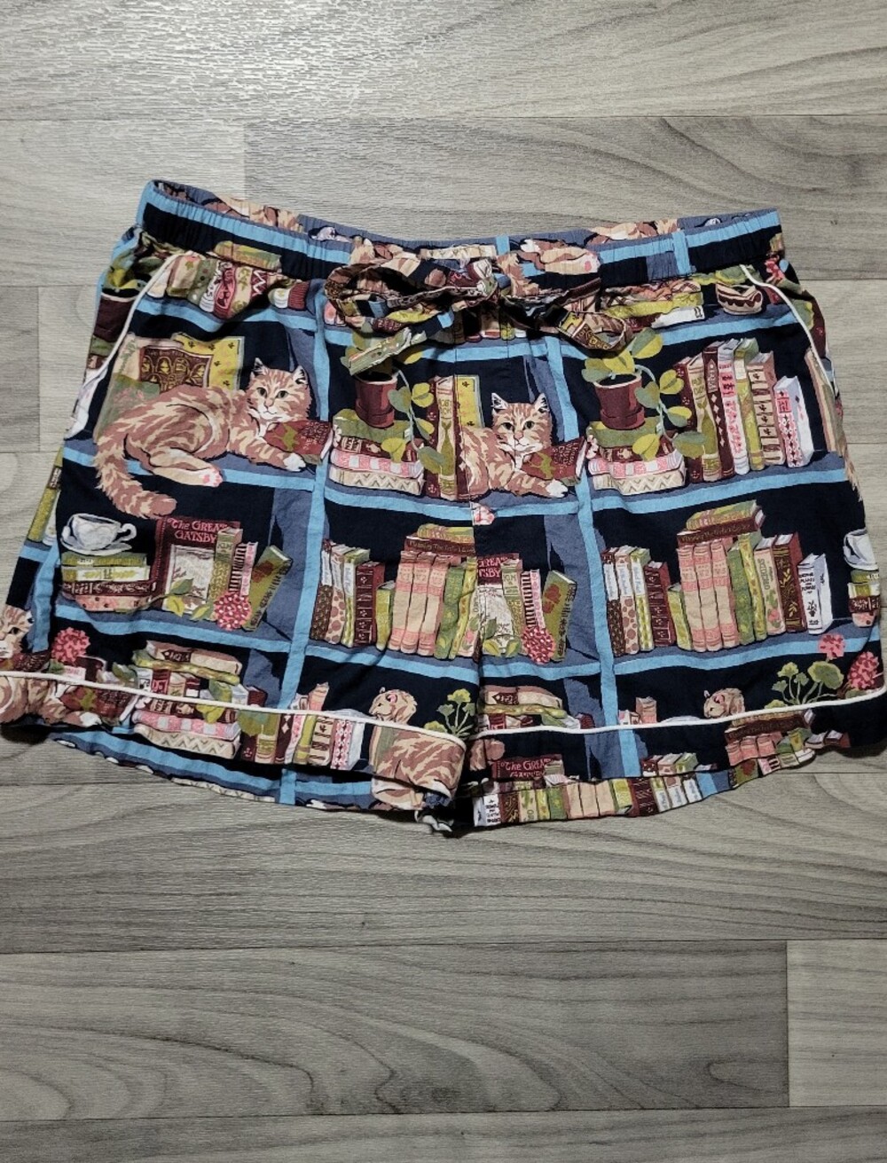 Print Fresh Hidden Library Cat Pajama Set - Picture 5 of 7